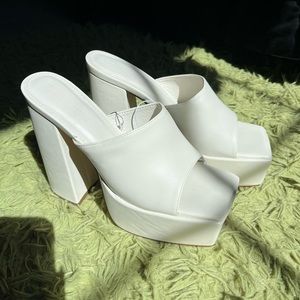 NWT platform sandals forever 21